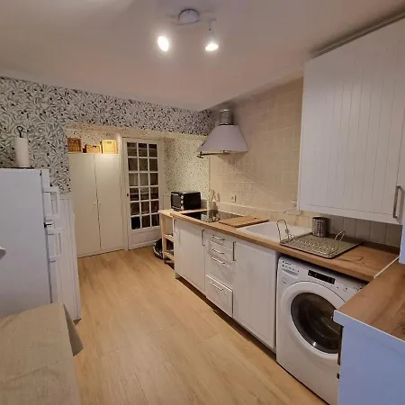 C01a02 La Casa Del Pintor * Santander